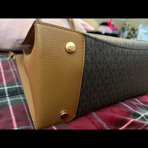 Authentic Michael Kors Bag - Picture 5 of 12